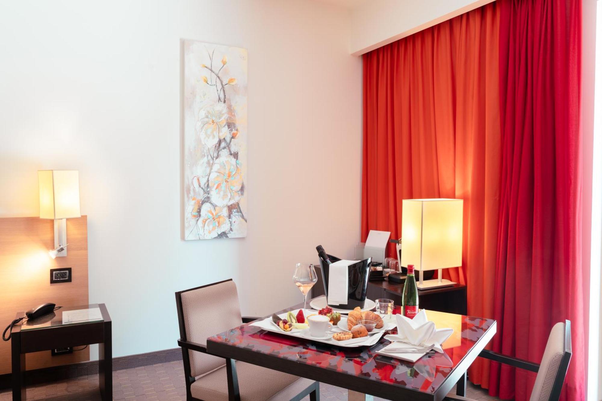 Ariha Hotel Cosenza Esterno foto