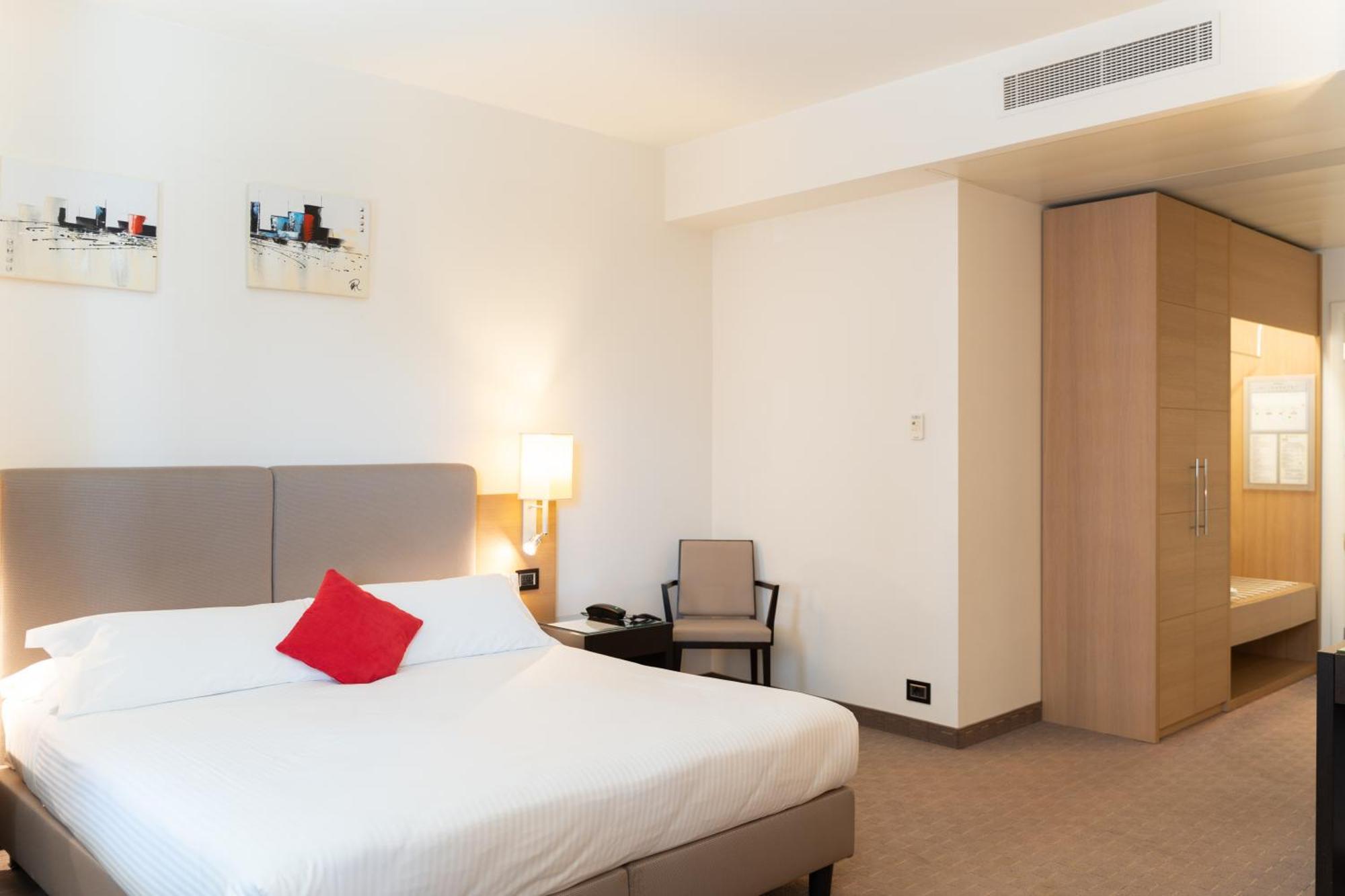 Ariha Hotel Cosenza Esterno foto